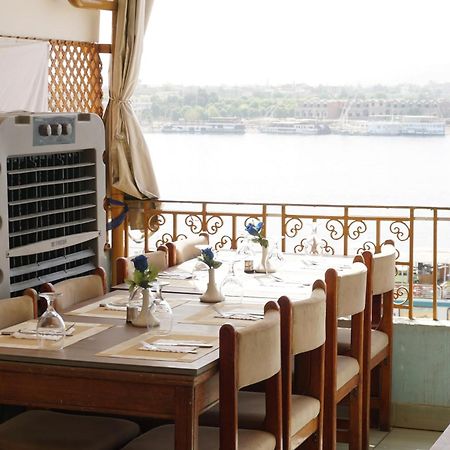 Merry Land Hotel & Roof Top Nile Restaurant Louxor Extérieur photo