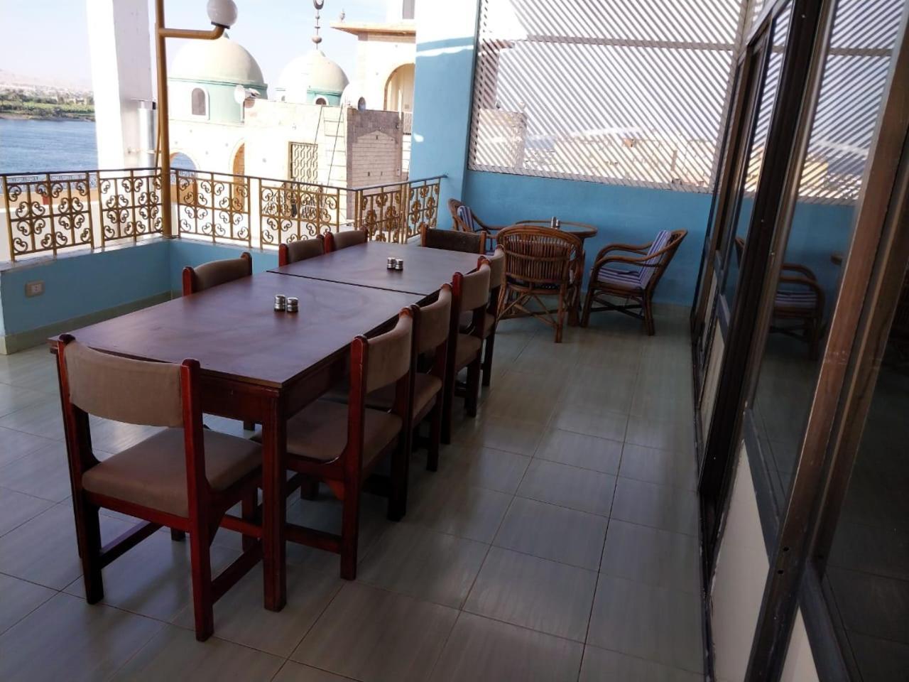 Merry Land Hotel & Roof Top Nile Restaurant Louxor Extérieur photo