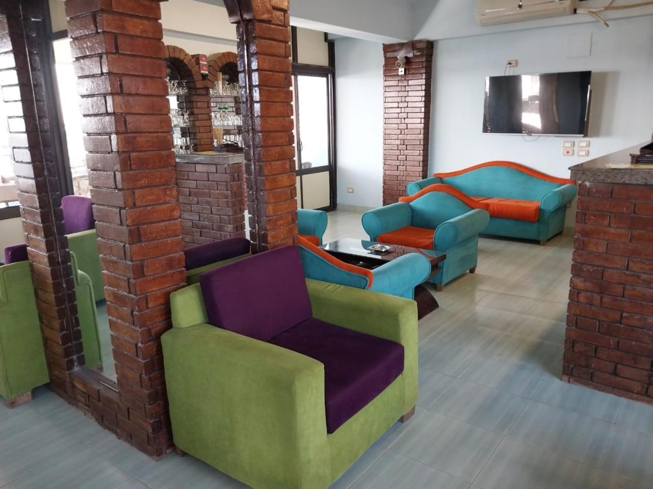 Merry Land Hotel & Roof Top Nile Restaurant Louxor Extérieur photo