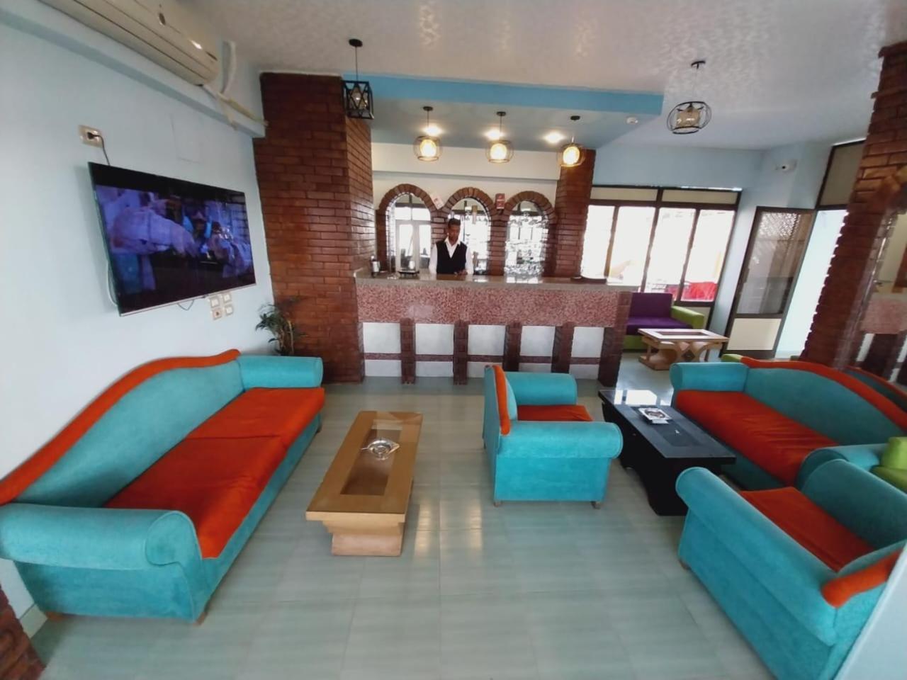 Merry Land Hotel & Roof Top Nile Restaurant Louxor Extérieur photo