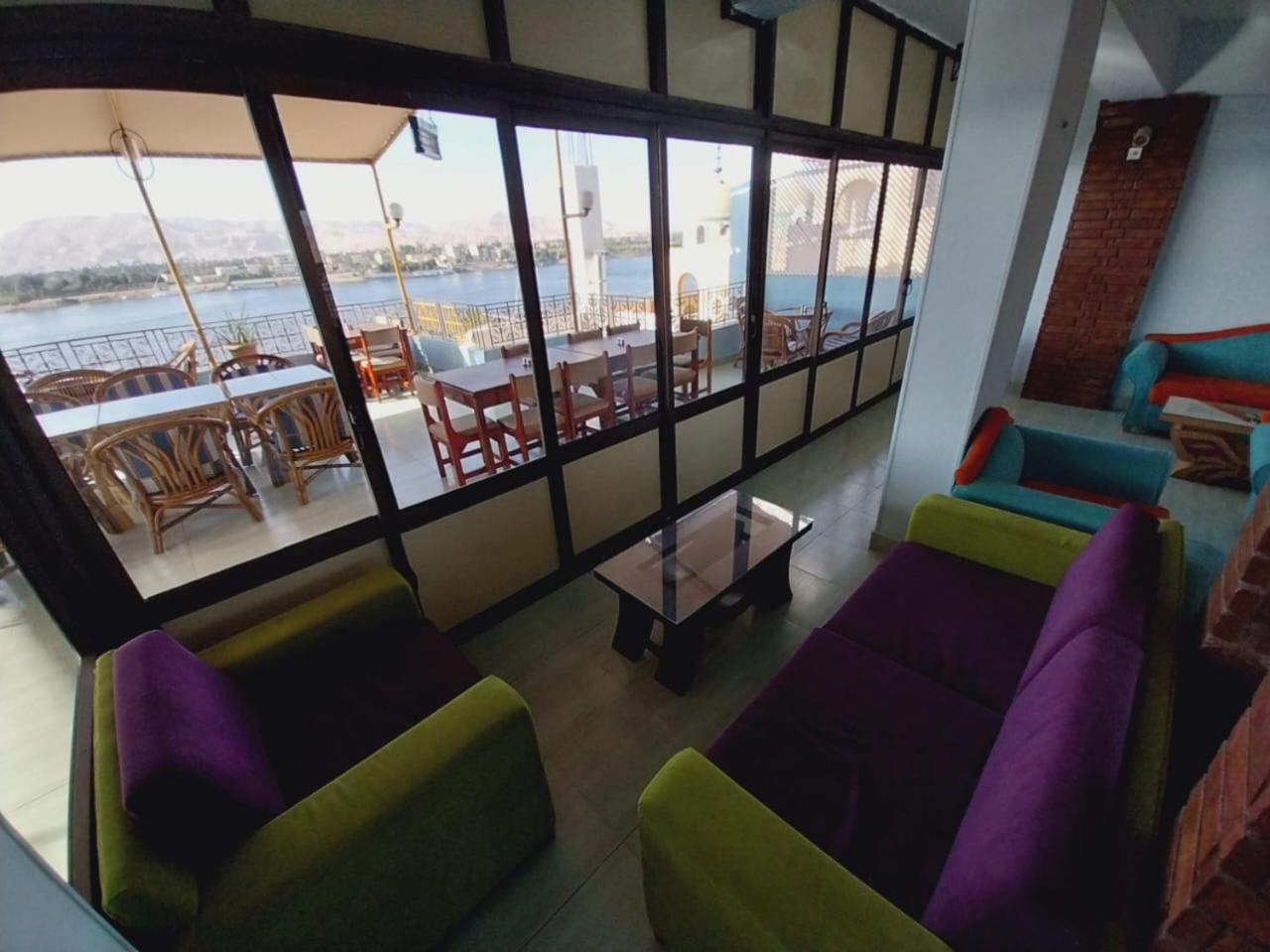 Merry Land Hotel & Roof Top Nile Restaurant Louxor Extérieur photo