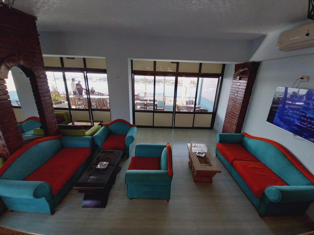 Merry Land Hotel & Roof Top Nile Restaurant Louxor Extérieur photo