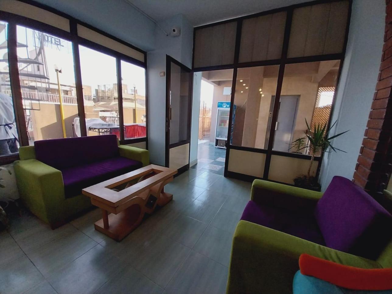 Merry Land Hotel & Roof Top Nile Restaurant Louxor Extérieur photo