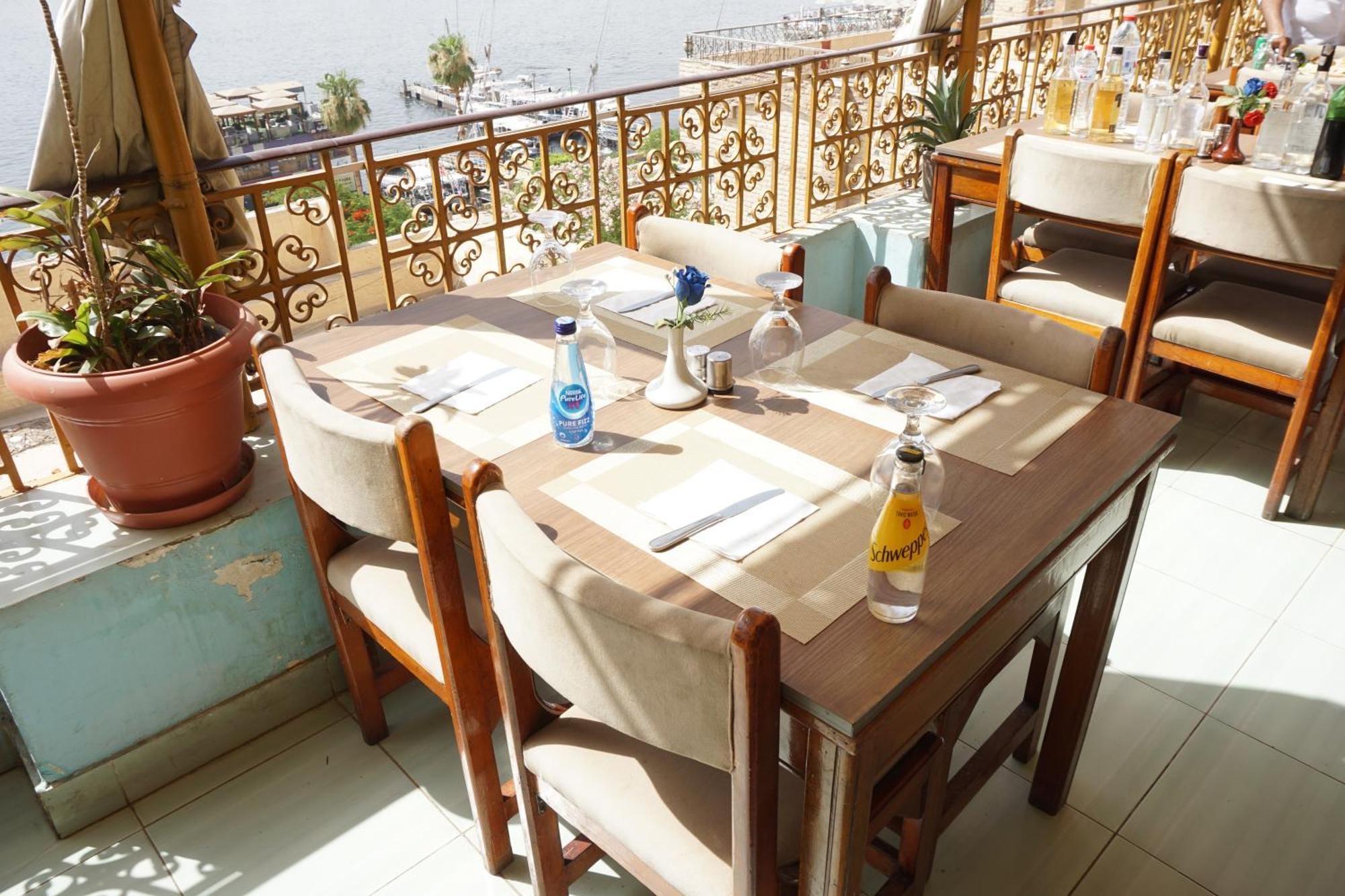 Merry Land Hotel & Roof Top Nile Restaurant Louxor Extérieur photo