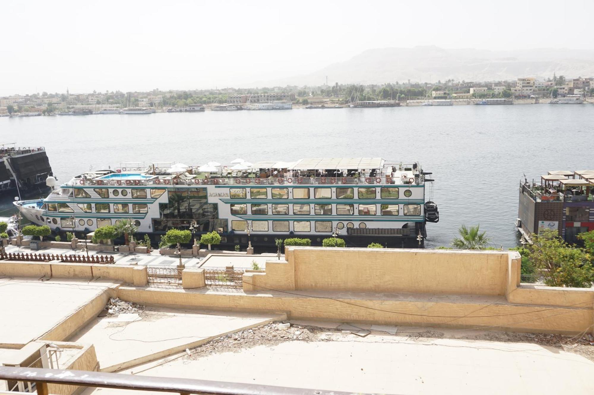 Merry Land Hotel & Roof Top Nile Restaurant Louxor Extérieur photo
