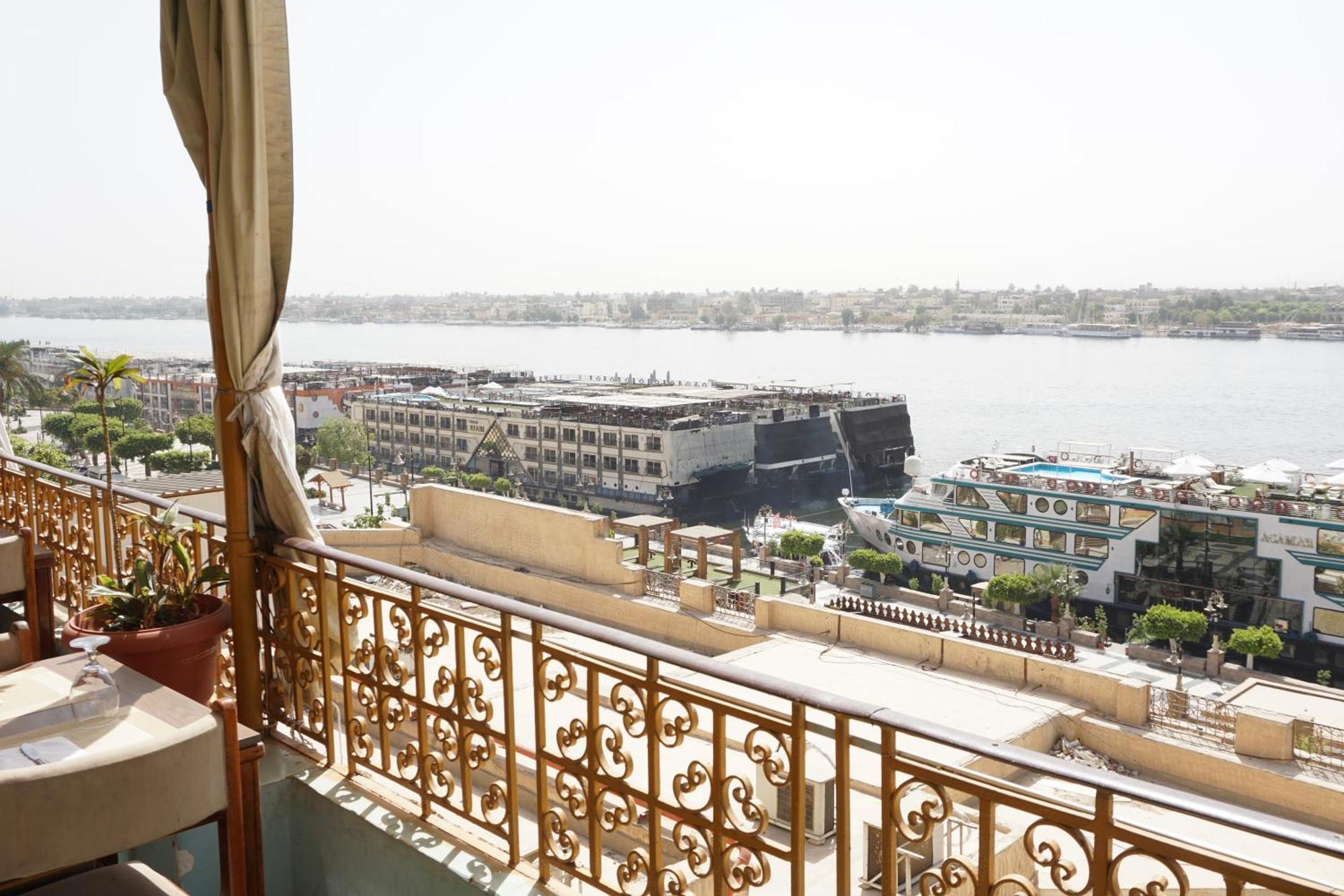 Merry Land Hotel & Roof Top Nile Restaurant Louxor Extérieur photo