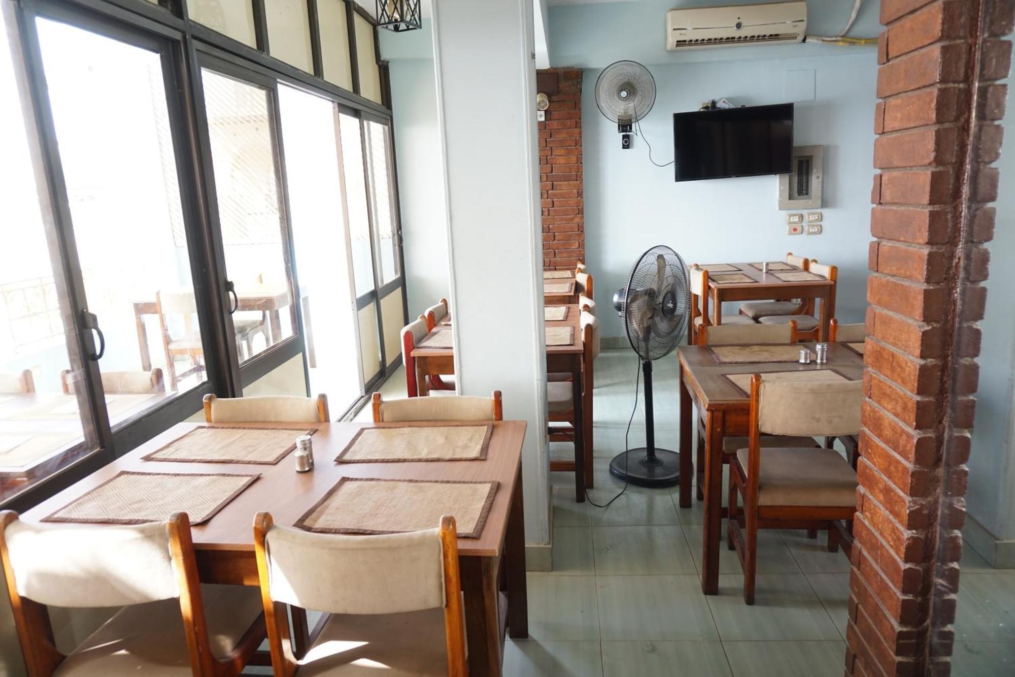 Merry Land Hotel & Roof Top Nile Restaurant Louxor Extérieur photo